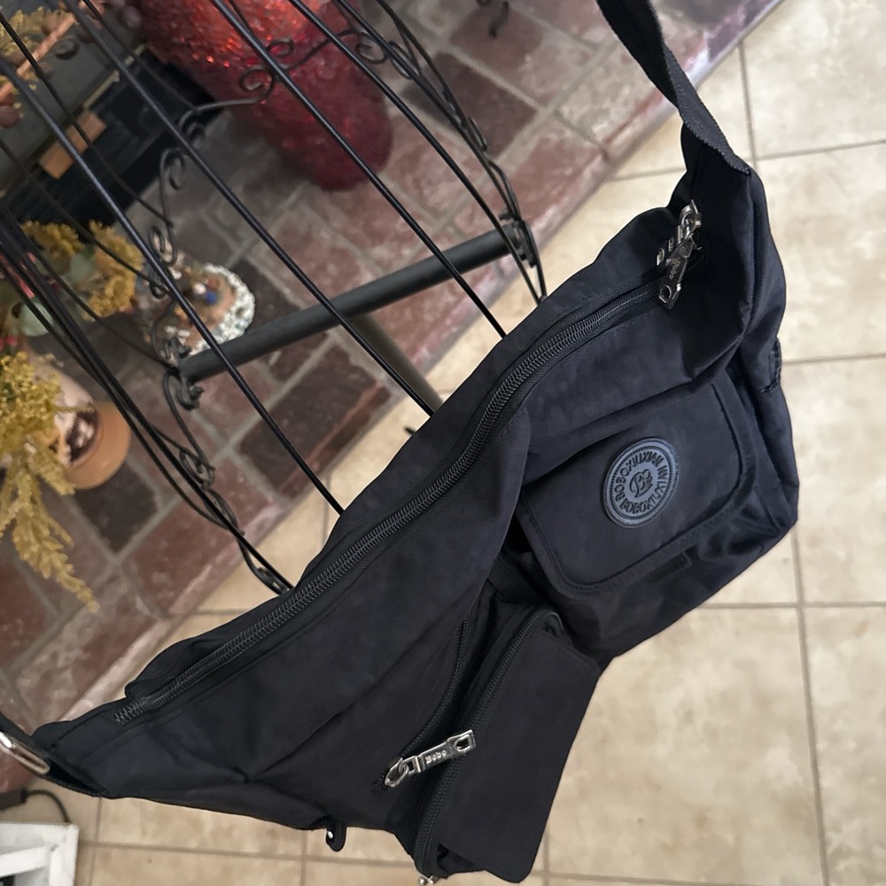 BOBO XIUXIAN Black Nylon Multi Pocket Crossbody Bag - Picture 3 of 6